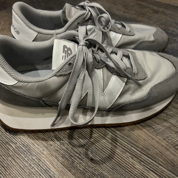 New Balance Women’s Retro 237 Athletic Sneakers - Picture 4 of 8